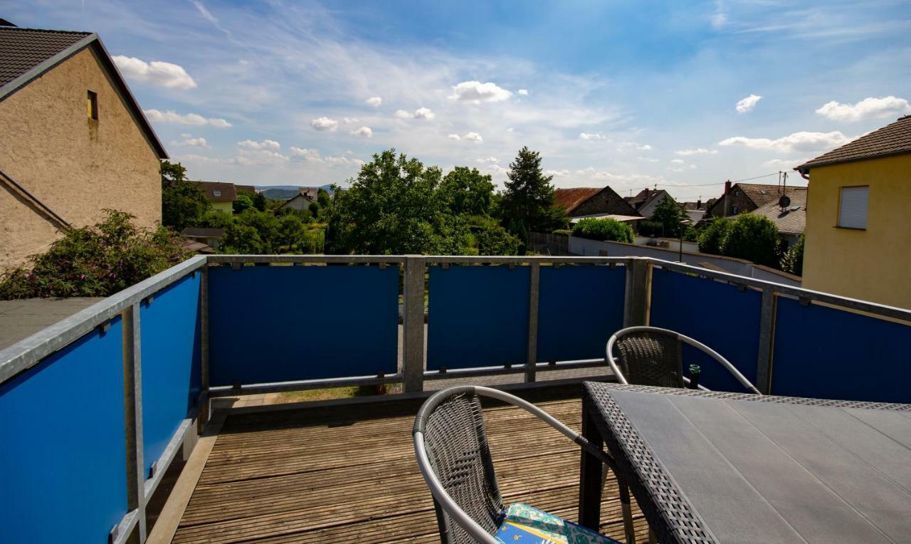 Vulkanpark-Ferienwohnung Karibic Nickenich エクステリア 写真