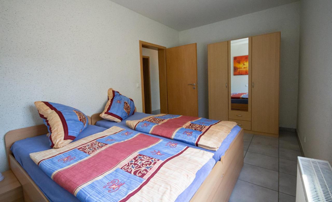 Vulkanpark-Ferienwohnung Karibic Nickenich エクステリア 写真